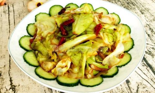 Mastering the Art of Stir-Frying Fresh Shrimp with Chinese Cabbage