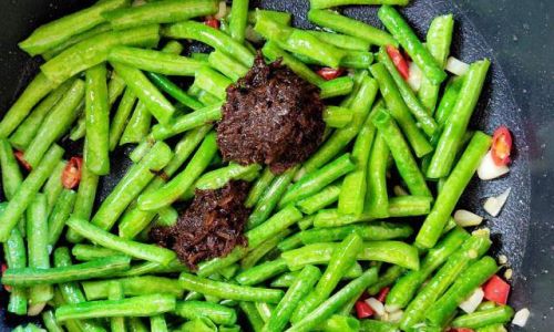 Mastering the Art of Shrimp Paste Stir-Fried Green Beans