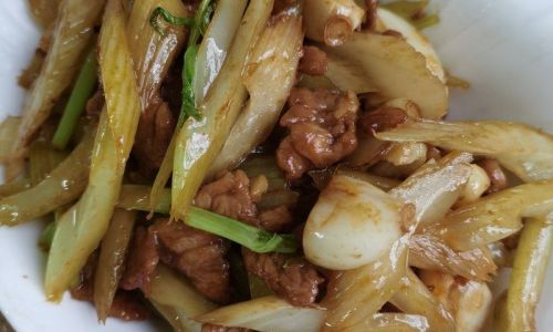 How to Cook Western Celery Stir-Fried with Snail Meat