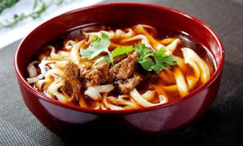 Mastering the Art of Making Tomato-Based Sauce for Knife-Cut Noodles