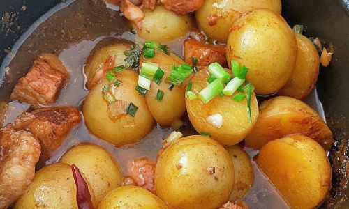 Mastering the Art of Pork Belly Stew with Baby Potatoes