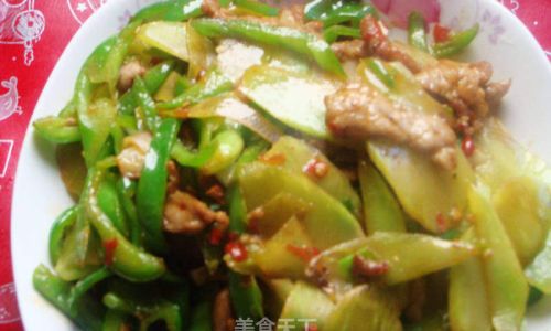 How to Make a Delicious Stir-Fried Pork with Lettuce