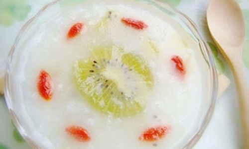 How to Make a Delicious Peach Kernel and Goji Berry Sweet Porridge