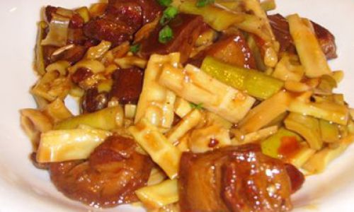 Mastering the Art of Making Bamboo Shoot and Pork Stew