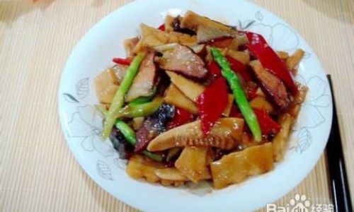 Mastering the Art of Making Bamboo Shoot and Pork Stew