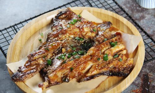 Mastering the Art of Making Garlic-Infused Disk Fish Head