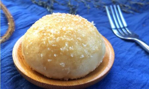 Crafting a Delightful Treat:The Recipe for Coconut-Infused Bread with a Rich,Tropical Aroma