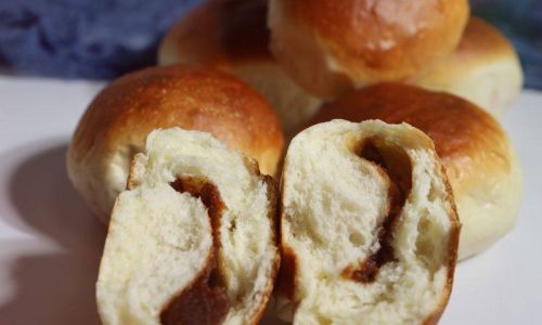 Crafting a Delightful Coconut-Infused Red Bean Ripped Bread