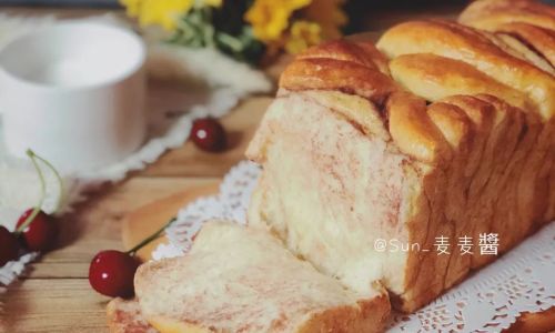 Crafting a Delightful Coconut-Infused Red Bean Ripped Bread
