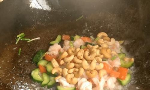Mastering the Art of Delicious Cashew Nut and Shrimp Stir-Fry