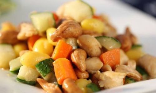 A Culinary Delight:The Art of Making Cashew Chicken Stir-Fry