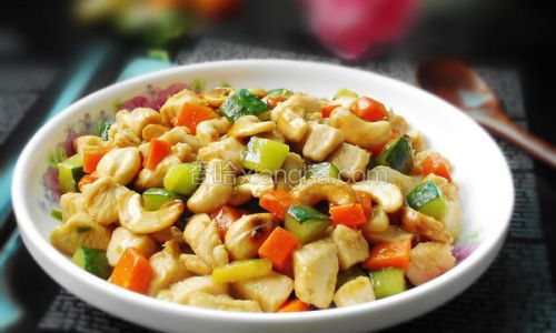 A Culinary Delight:The Art of Making Cashew Chicken Stir-Fry
