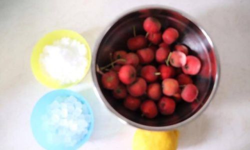 To Peel or Not to Peel:Unraveling the Mystery of Eating Hawthorn Berries