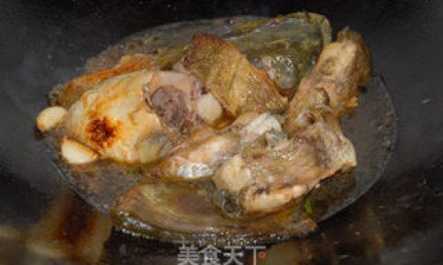 How to Make Garlic-Braised Catfish:A Culinary Journey