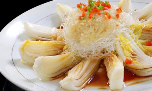 Mastering the Art of Making Garlic and Vermicelli Steamed Baby Bok Choy
