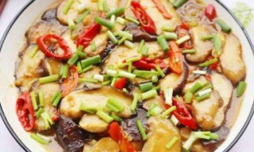 Mastering the Art of Making Spicy and Sour Horn Pepper Chicken Gizzards