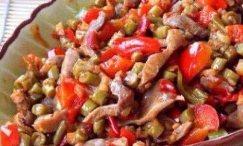 Mastering the Art of Making Spicy and Sour Horn Pepper Chicken Gizzards