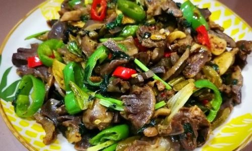 Mastering the Art of Making Spicy and Sour Horn Pepper Chicken Gizzards