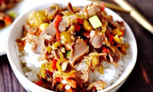 Mastering the Art of Making Spicy and Sour Horn Pepper Chicken Gizzards
