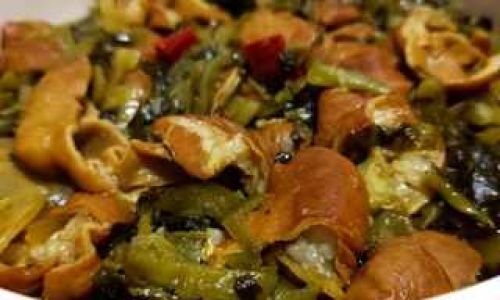 Mastering the Art of Making Sour Pickle and Pork Intestines Casserole