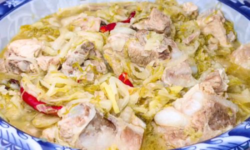 Mastering the Art of Making Sour Cabbage Stew with Pork Ribs
