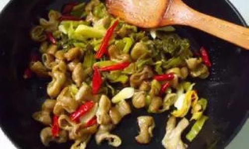 Mastering the Art of Sautéed Sour Cabbage with Pork Intestines