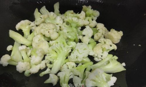 Mastering the Art of Stir-Frying Organic Cauliflower:A Step-by-Step Guide