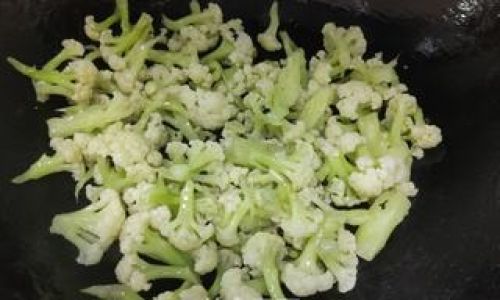 Mastering the Art of Stir-Frying Organic Cauliflower:A Step-by-Step Guide