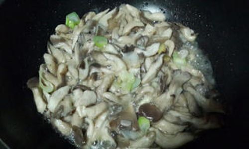 How to Make a Delicious Stir-Fried Mushroom Dish:A Step-by-Step Guide