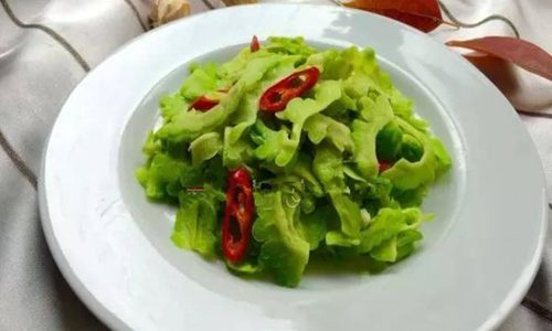 Mastering the Art of Stir-Frying Bitter Gourd:A Comprehensive Guide