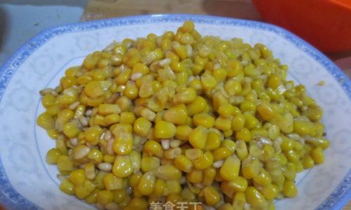 How to Make Delicious Sautéed Corn with Pine Nuts