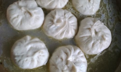 Mastering the Art of Making Pan-Fried and Water-Boiled Buns Shuijianbao)