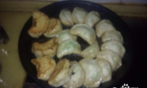 Mastering the Art of Making Pan-Fried and Water-Boiled Buns Shuijianbao)