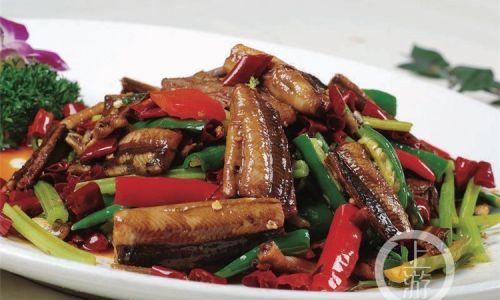 Mastering the Art of Stir-Frying Eel with Celery:A Culinary Journey
