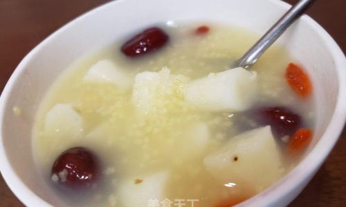 How to Make a Nourishing Yam,Jujube,and Millet Porridge