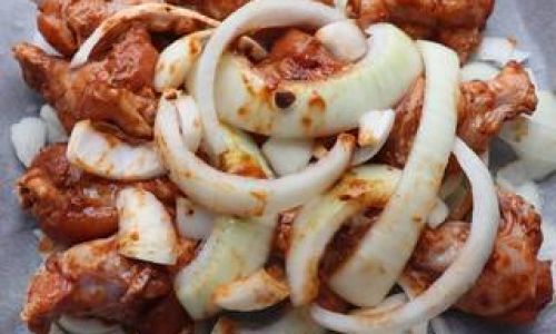 How to Make Grilled Fish Fillets with Caramelized Onions