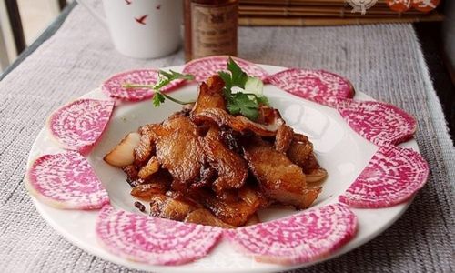 How to Make Pan-Seared Pork Belly with Caramelized Onions