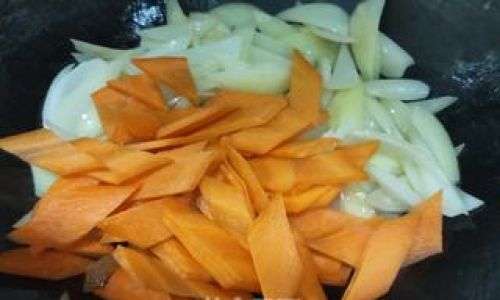 Mastering the Art of Sautéing Onions and Carrots:A Culinary Journey