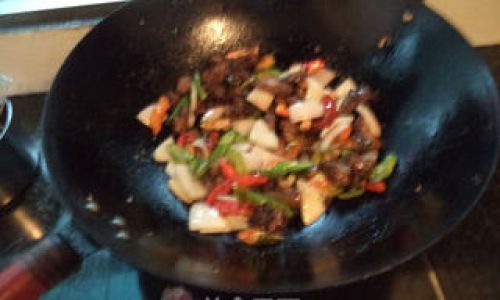 How to Make Stir-Fried Lamb with Onions:A Culinary Delight
