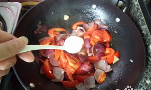 How to Make a Delicious Onion-and-Tomato Stir-Fry