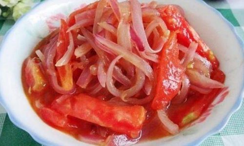 How to Make a Delicious Onion-and-Tomato Stir-Fry