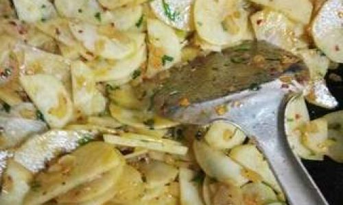 Mastering the Art of Making Onion-Fried Potato Slices:A Comprehensive Culinary Guide