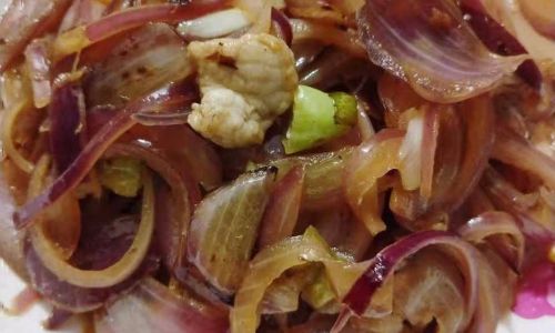 Mastering the Art of Stir-Frying Pork with Onions