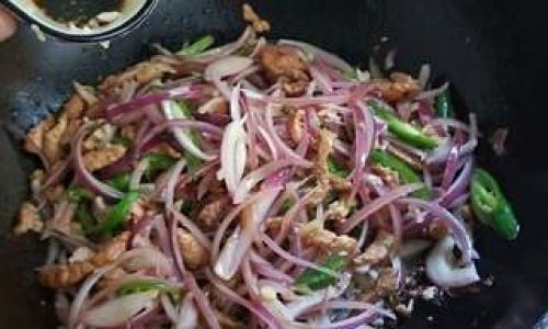 How to Make Shredded Pork with Onion Stir-Fry:A Culinary Delight