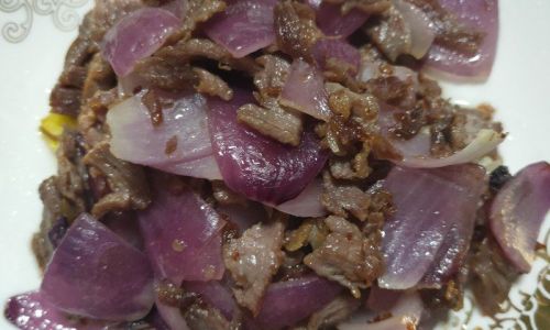 Mastering the Art of Stir-Frying Beef with Onions