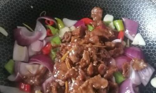Mastering the Art of Stir-Frying Beef with Onions