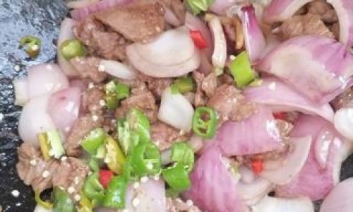 Mastering the Art of Stir-Frying Beef with Onions