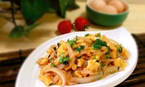 Mastering the Art of Making Delicious Scrambled Eggs with Onions