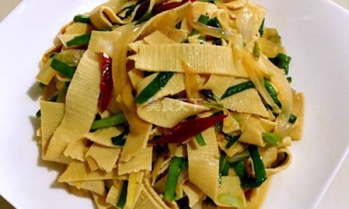 Mastering the Art of Delicious Onion-Stir-Fried Tofu Skin:A Culinary Journey