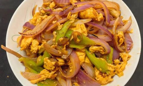 Mastering the Art of Making Perfect Scrambled Eggs with Onions
